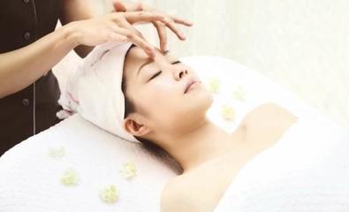 女性專屬護(hù)理體驗(yàn) 水潤美顏與體溫艾灸的舒心之選