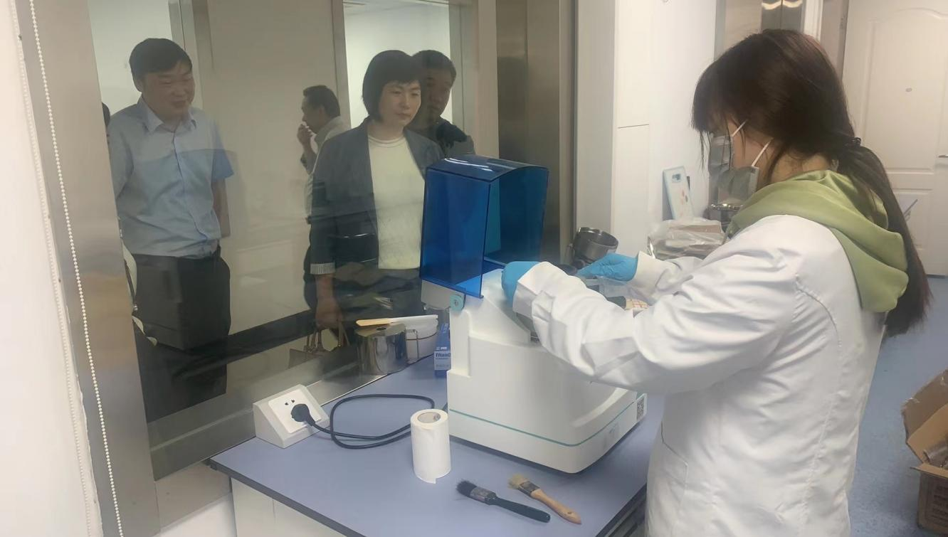 咸寧高新區(qū)領(lǐng)導(dǎo)深入調(diào)研，助推食品飲料產(chǎn)業(yè)檢驗(yàn)檢測服務(wù)升級